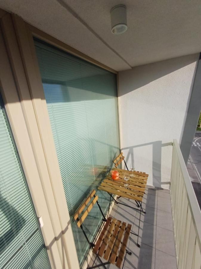 New Air-Conditioned Apartment 5 Minutes By Walk From The Airport With Free Garage Parking Bratislava Ngoại thất bức ảnh